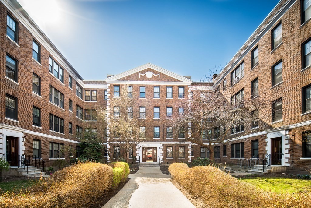 66 Queensberry St. # 321