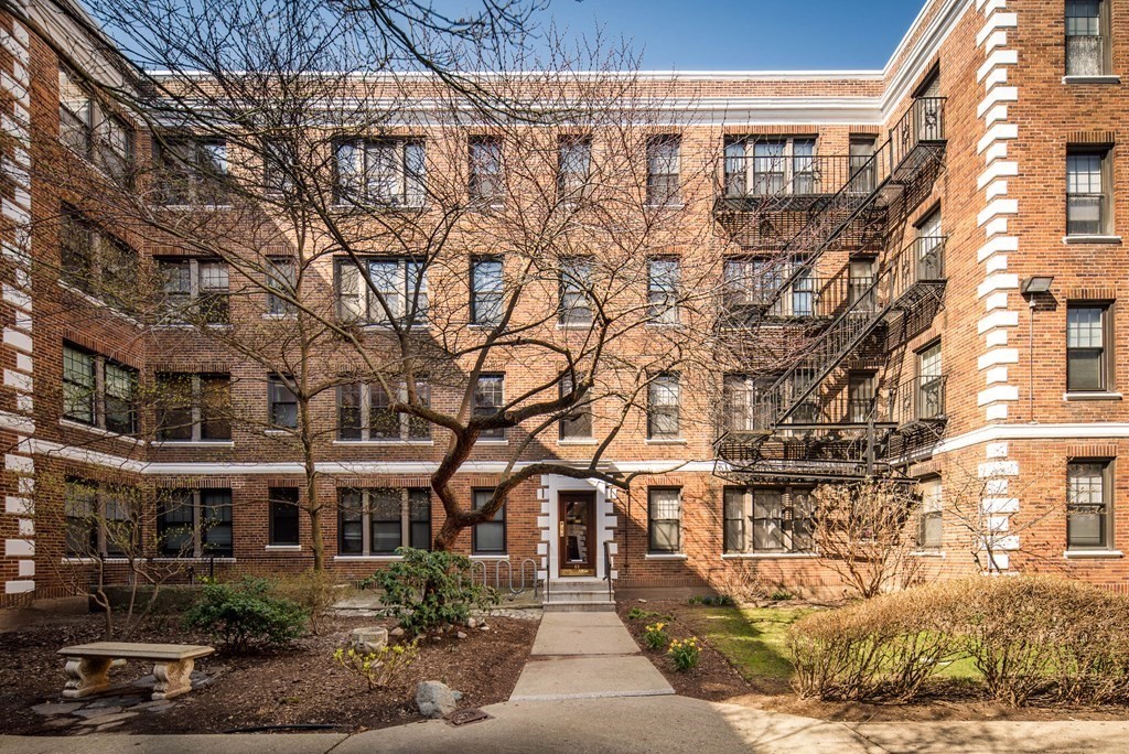 66 Queensberry St. # 321