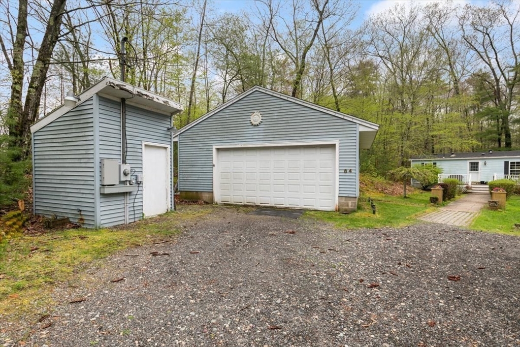84 Forest Rd