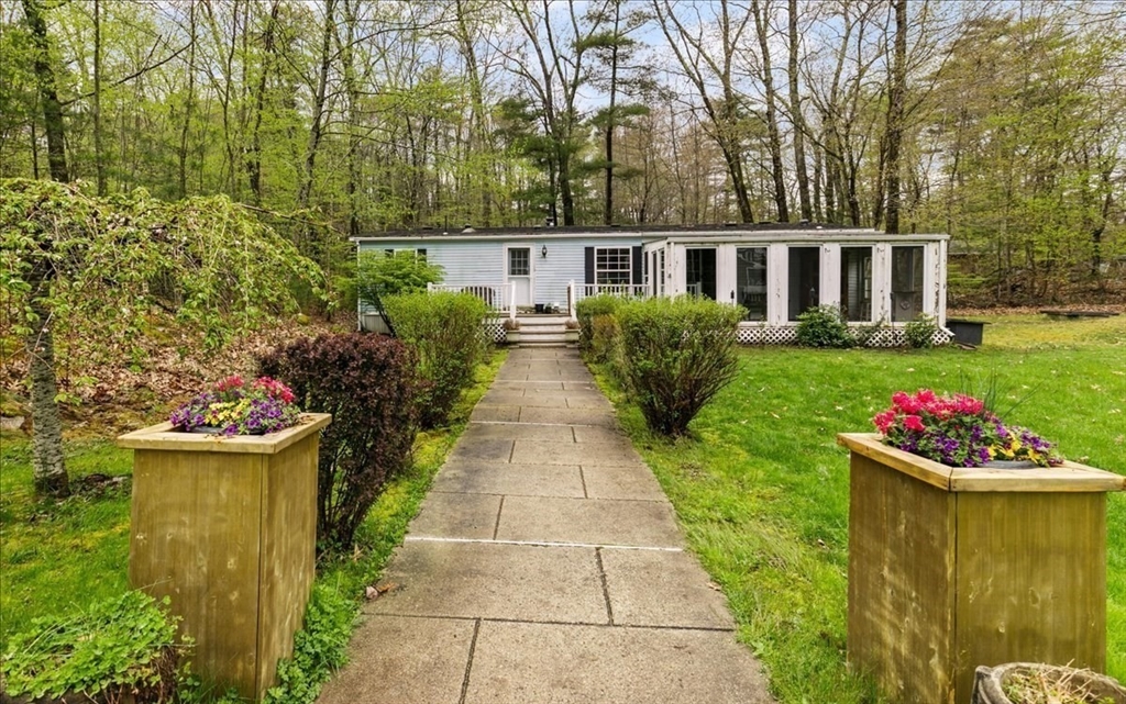 84 Forest Rd