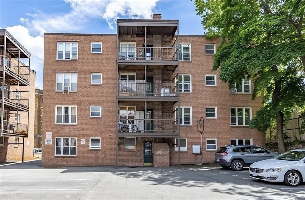 60 Sutherland # 1