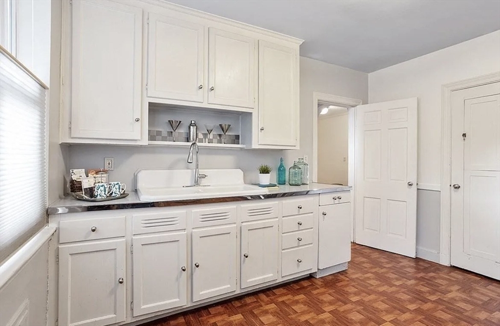 60 Sutherland # 1