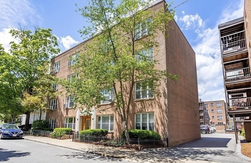 60 Sutherland # 1