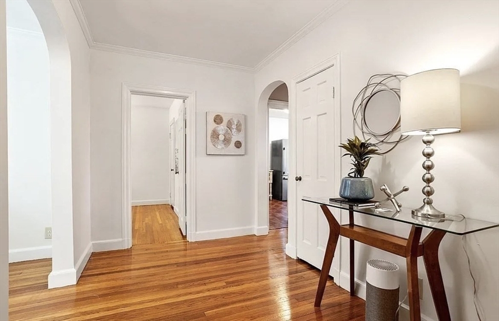 60 Sutherland # 1