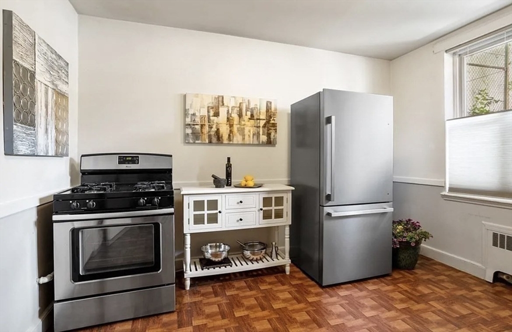 60 Sutherland # 1