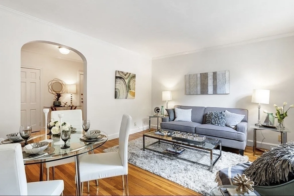 60 Sutherland # 1