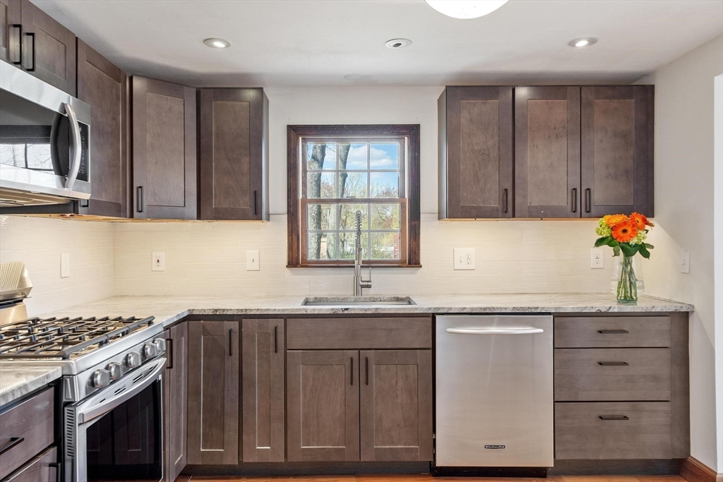 53 Longfellow Dr