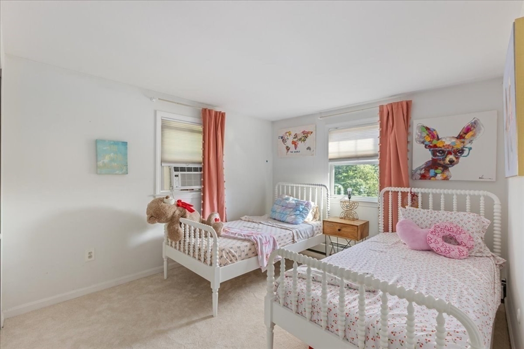 49 Longfellow Dr