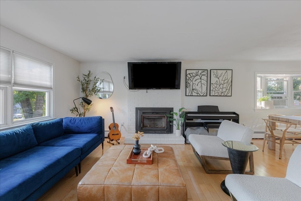 49 Longfellow Dr