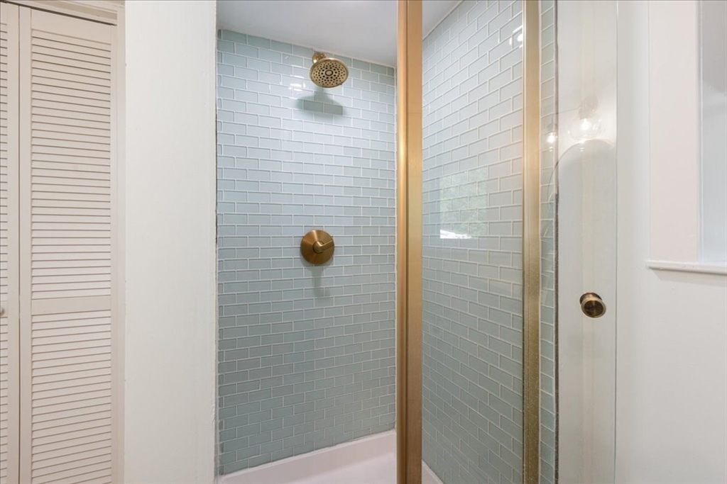 49 Longfellow Dr
