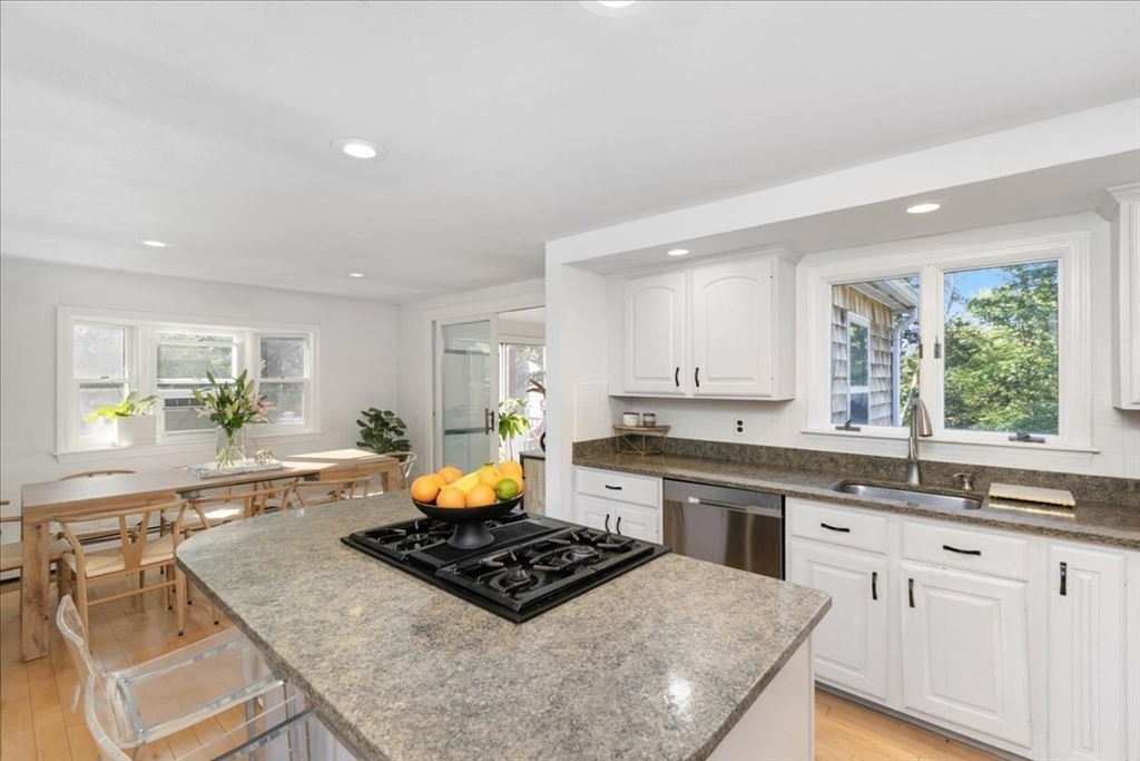 49 Longfellow Dr