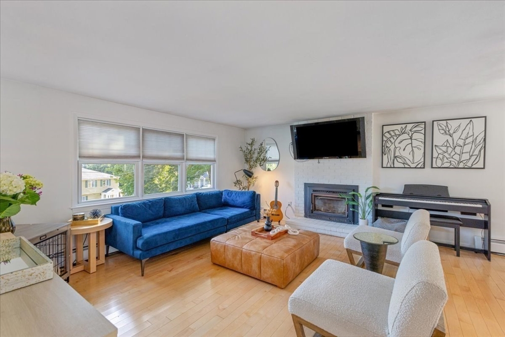 49 Longfellow Dr