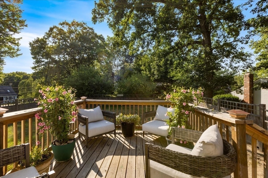 49 Longfellow Dr