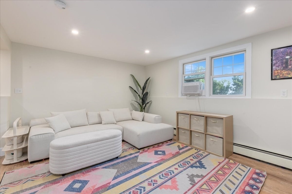 49 Longfellow Dr