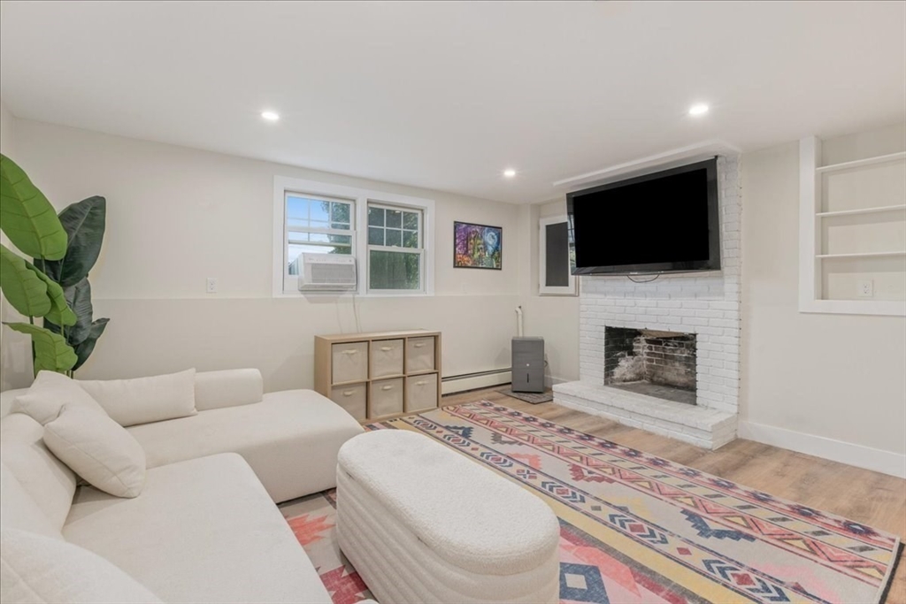 49 Longfellow Dr