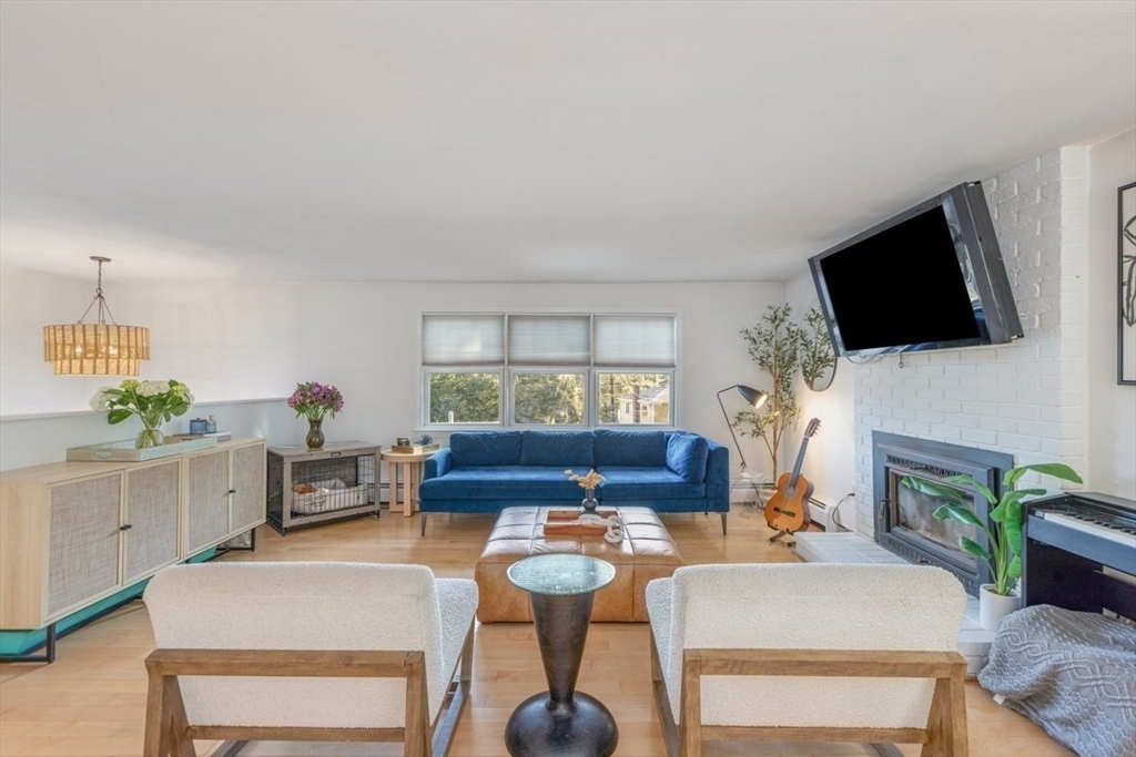 49 Longfellow Dr