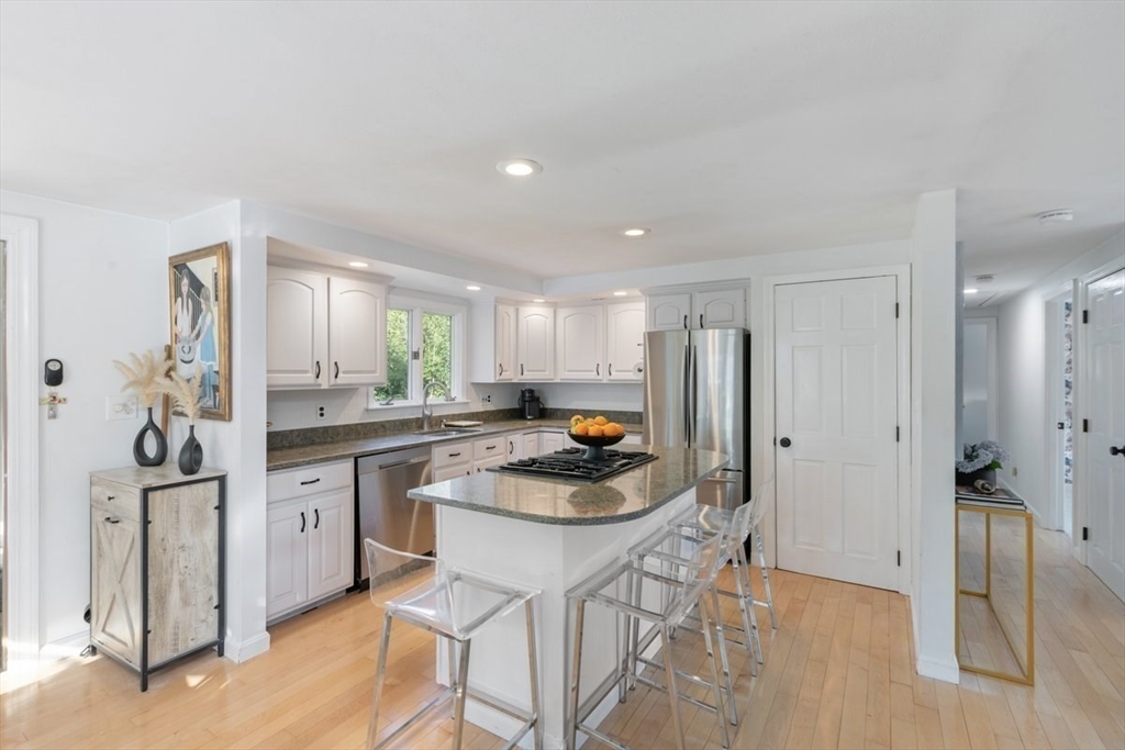 49 Longfellow Dr