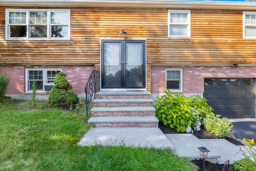 49 Longfellow Dr