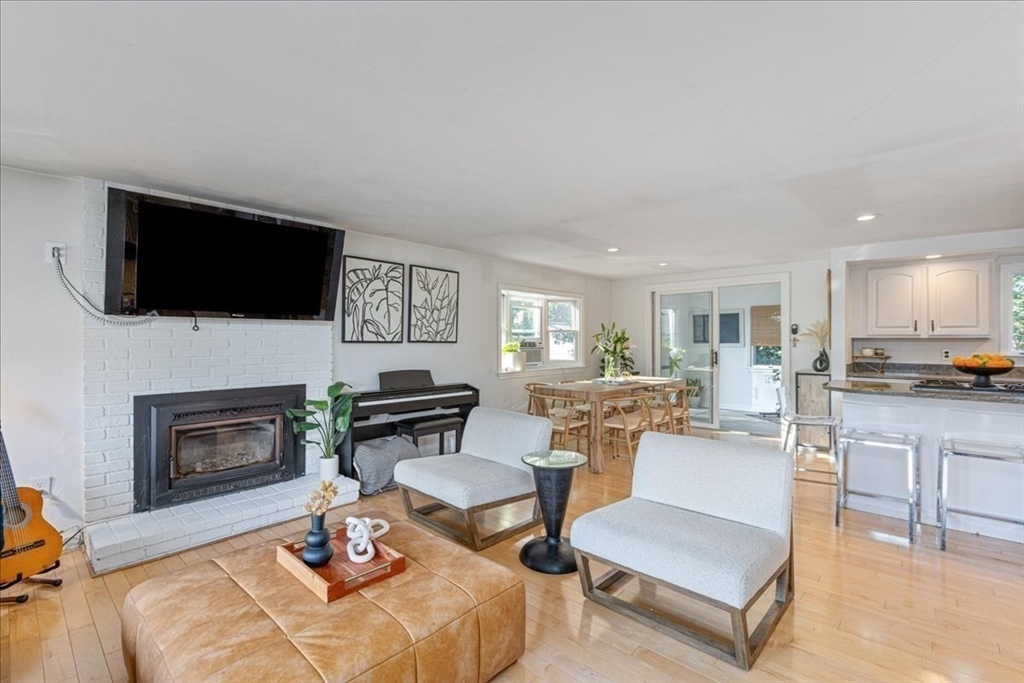 49 Longfellow Dr