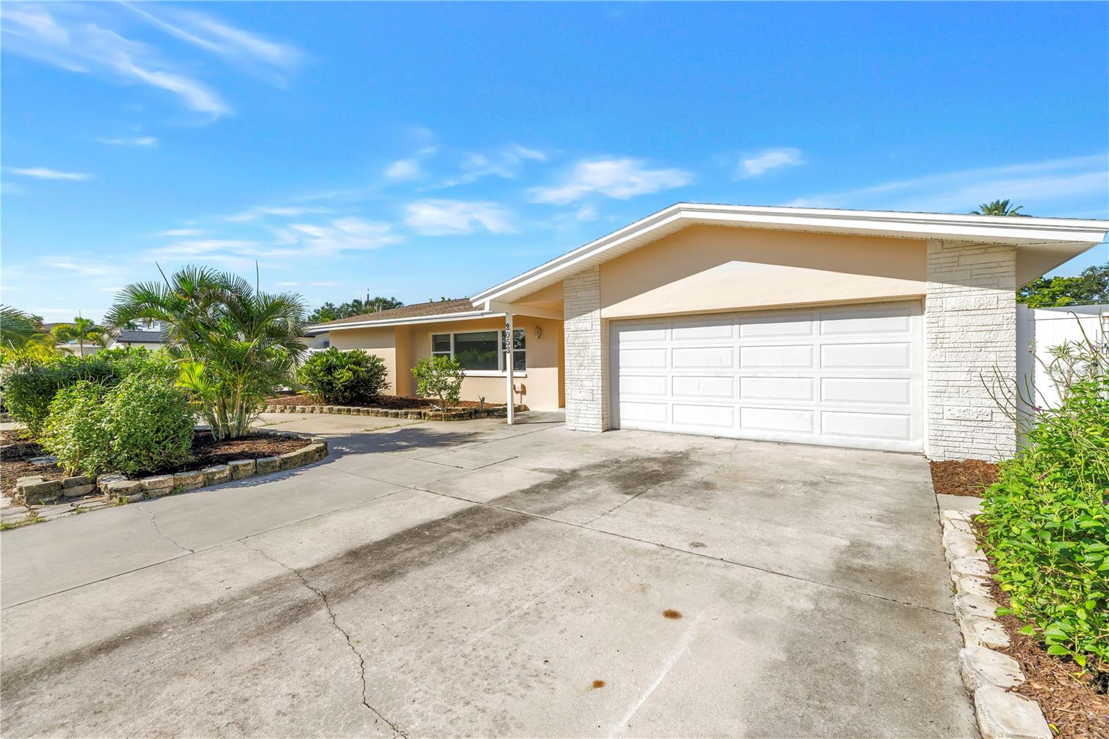 2053 DOLPHIN BLVD S