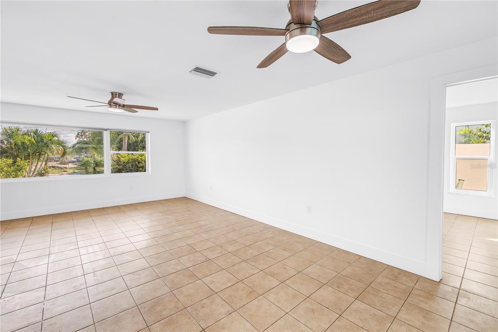 2053 DOLPHIN BLVD S