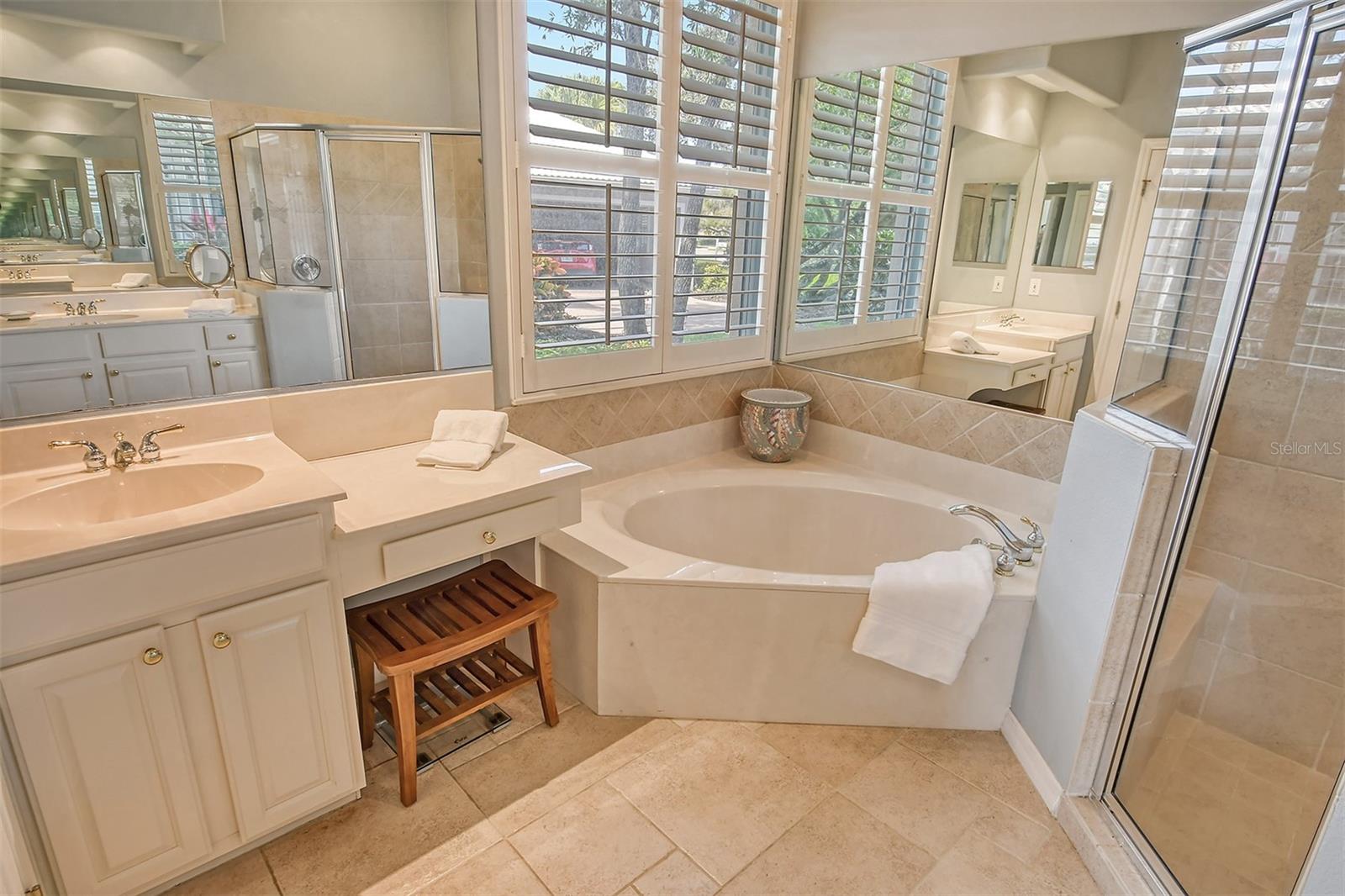 5212 HIGHBURY CIR