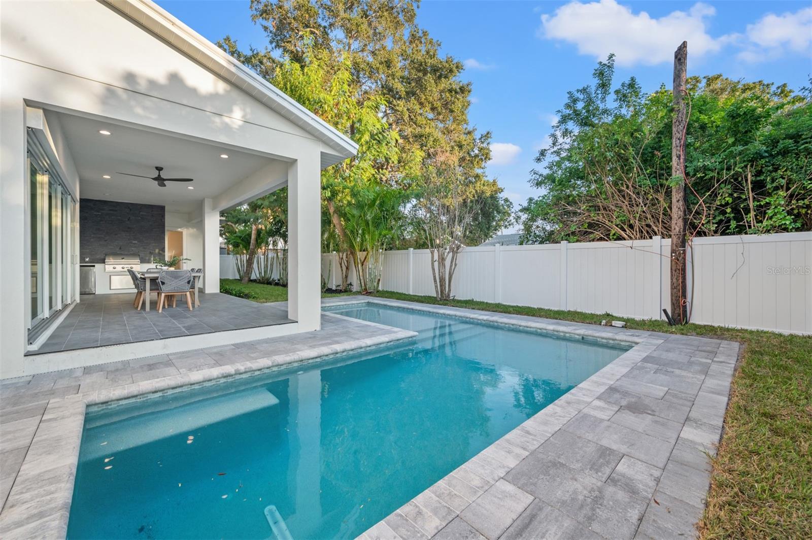 1954 GOLDENROD ST W