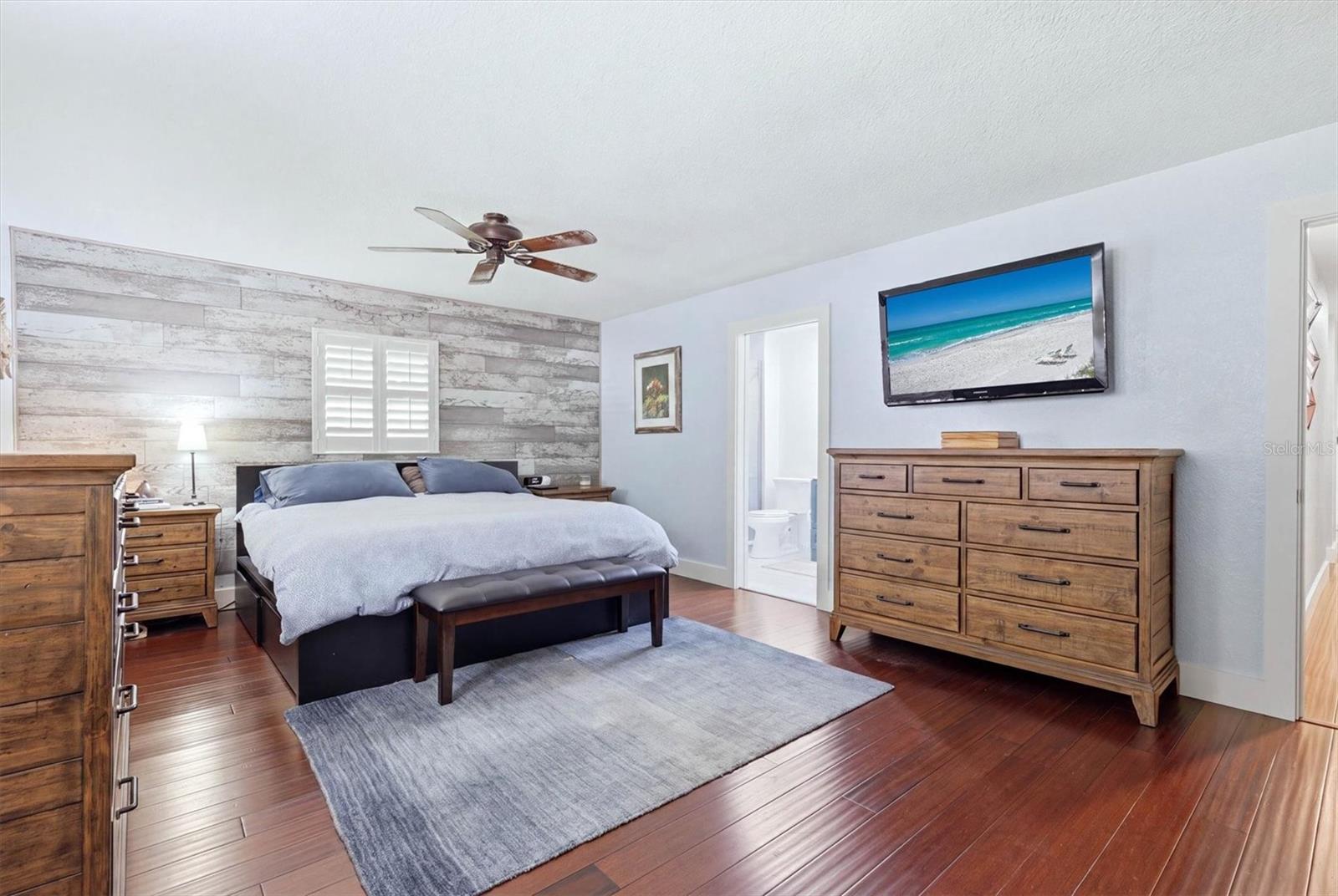 5505 BENEVA WOODS CIR