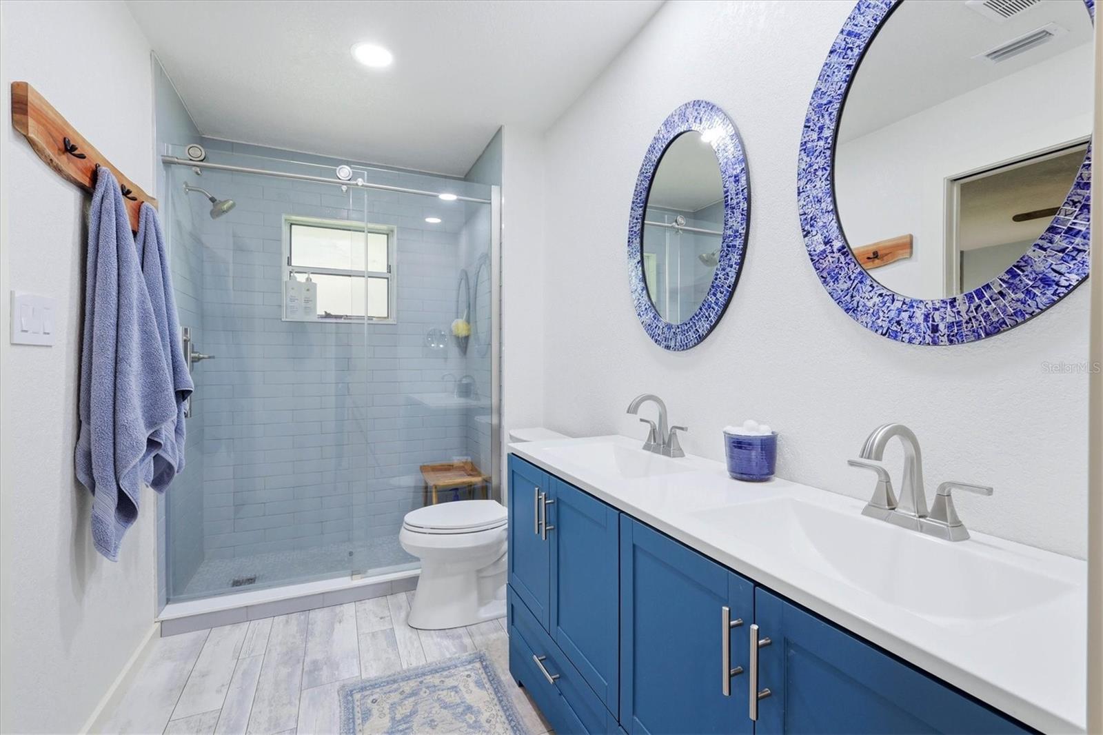 5505 BENEVA WOODS CIR