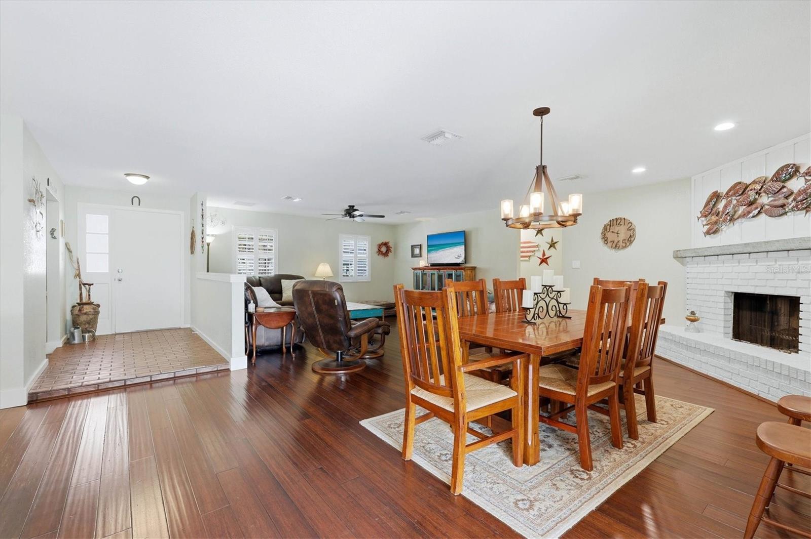 5505 BENEVA WOODS CIR