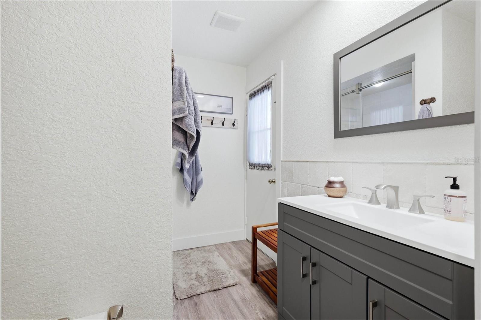 5505 BENEVA WOODS CIR