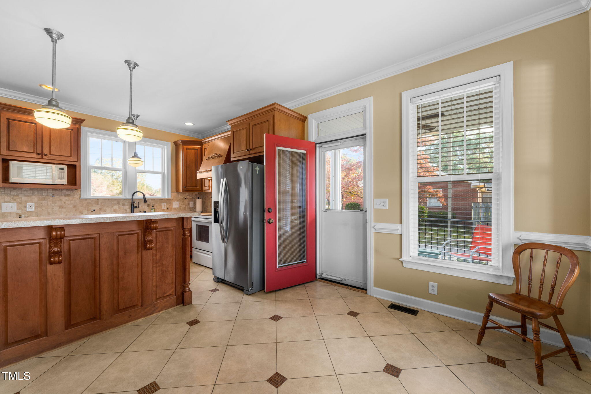1115 Friendly Road