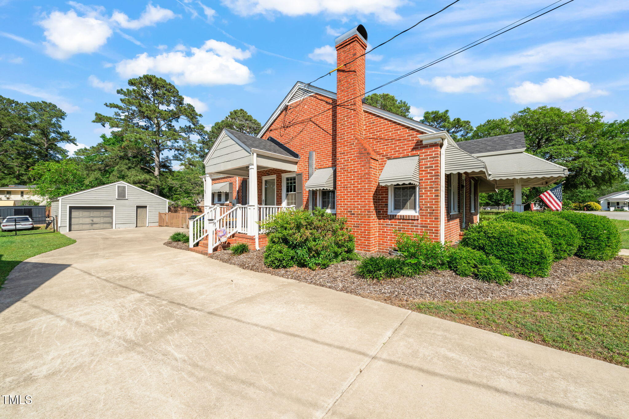 305 E Holmes Street