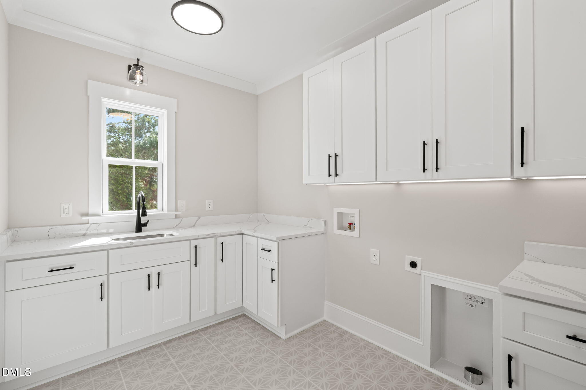 85 Constitution Avenue