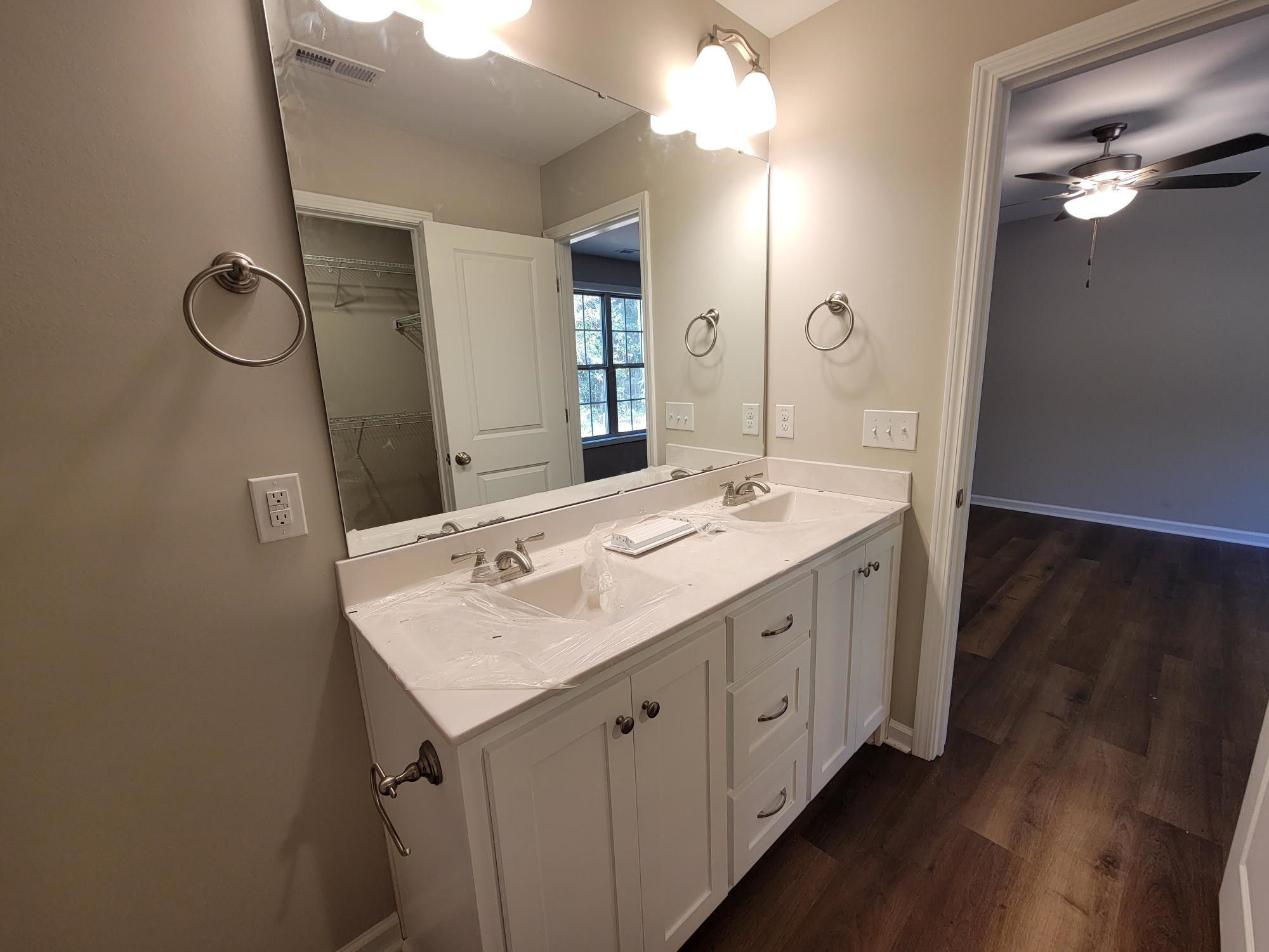 649 S Lincoln Street