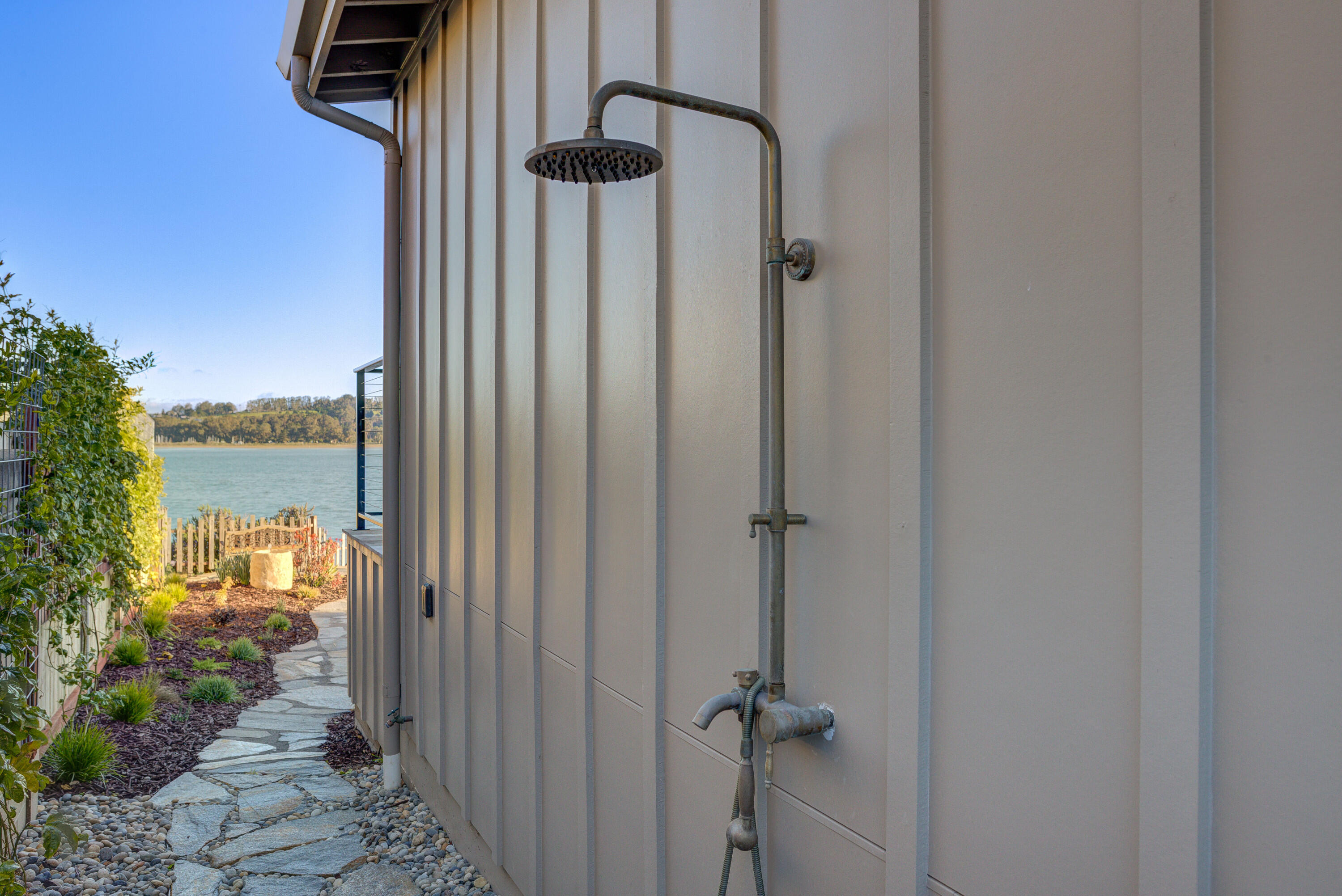 670 Santa Lucia Avenue