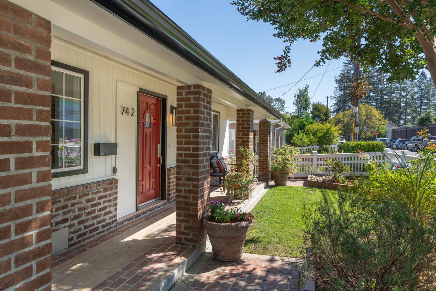 742 Neal AVE