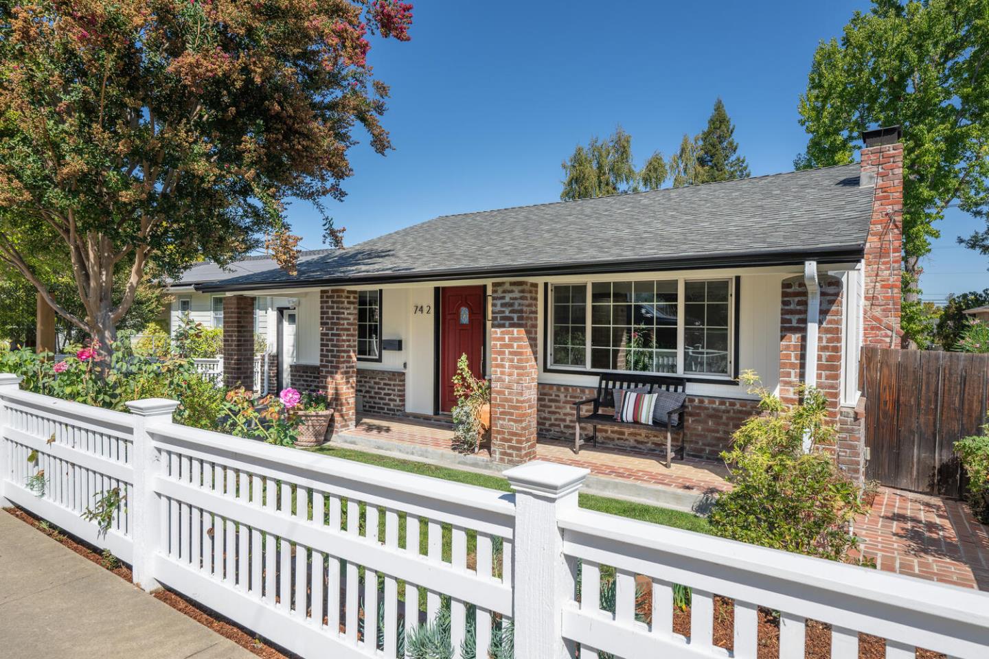 742 Neal AVE