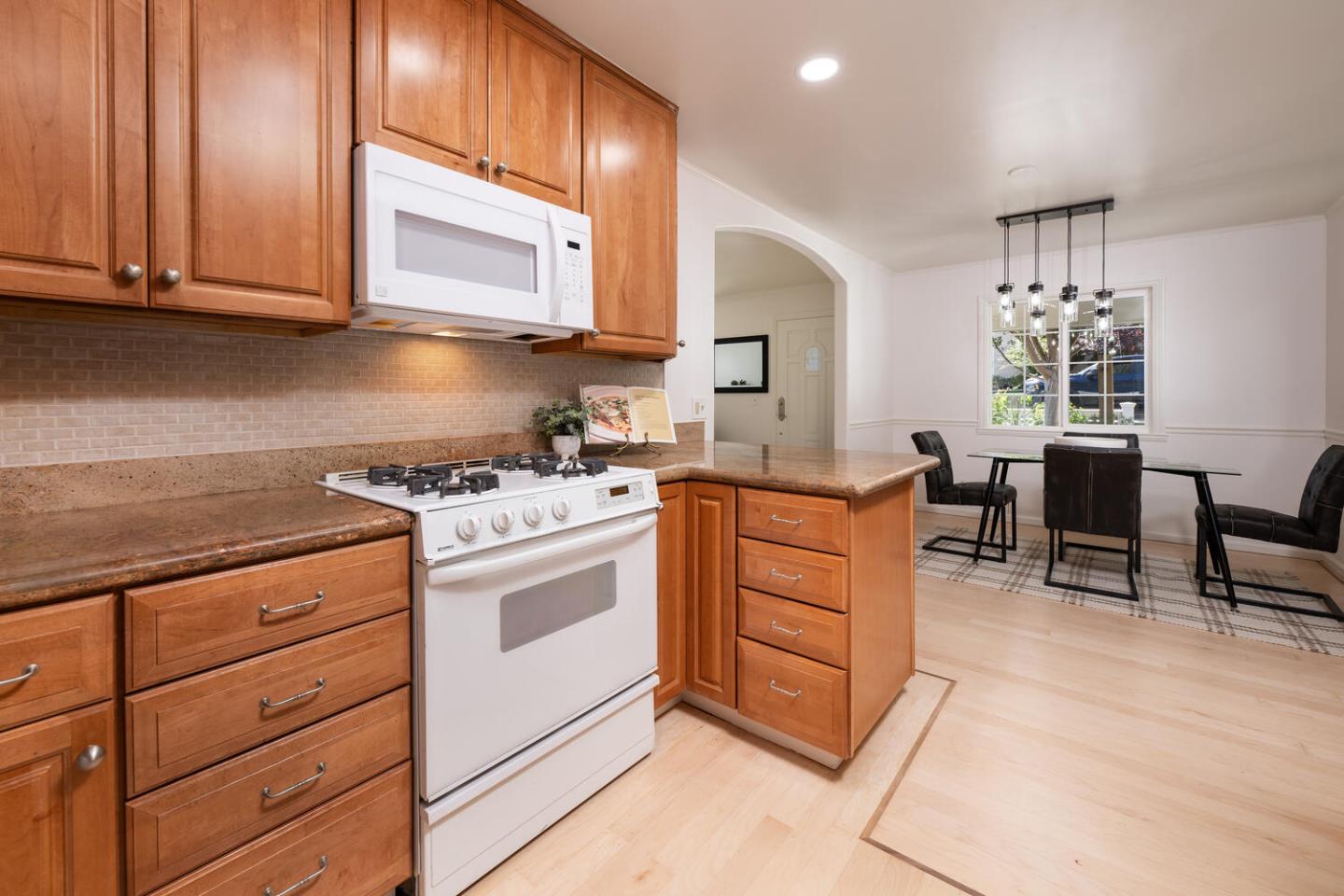 742 Neal AVE