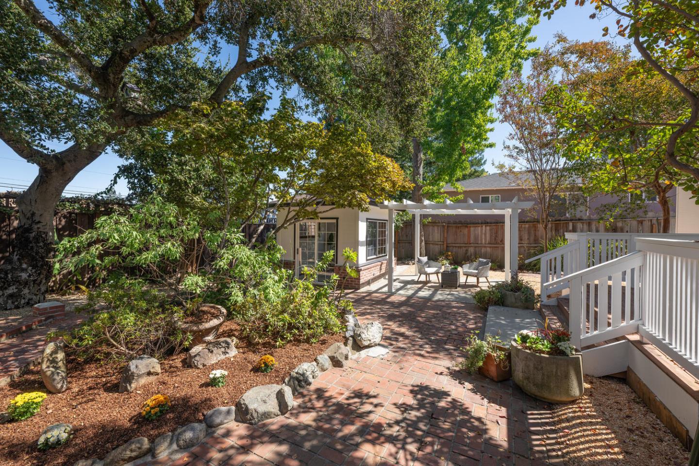 742 Neal AVE