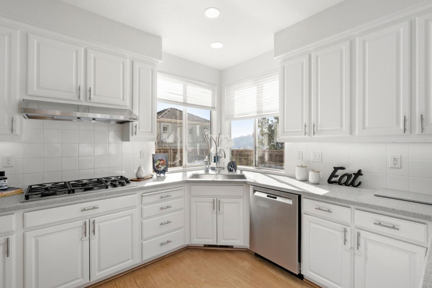 16 Skypark CIR