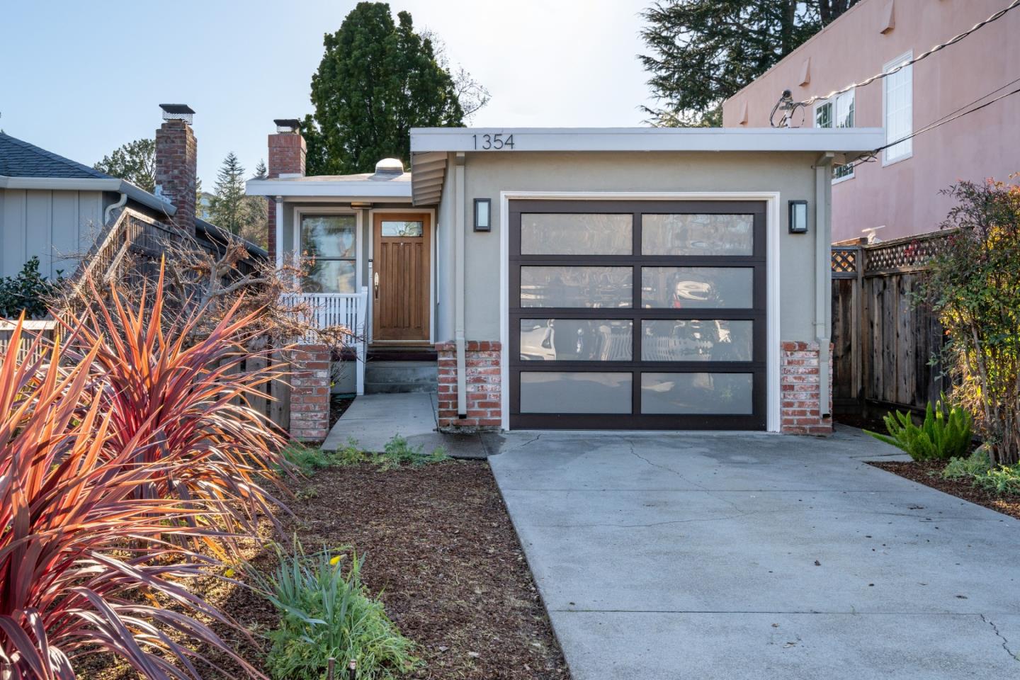 1354 Oakhurst AVE