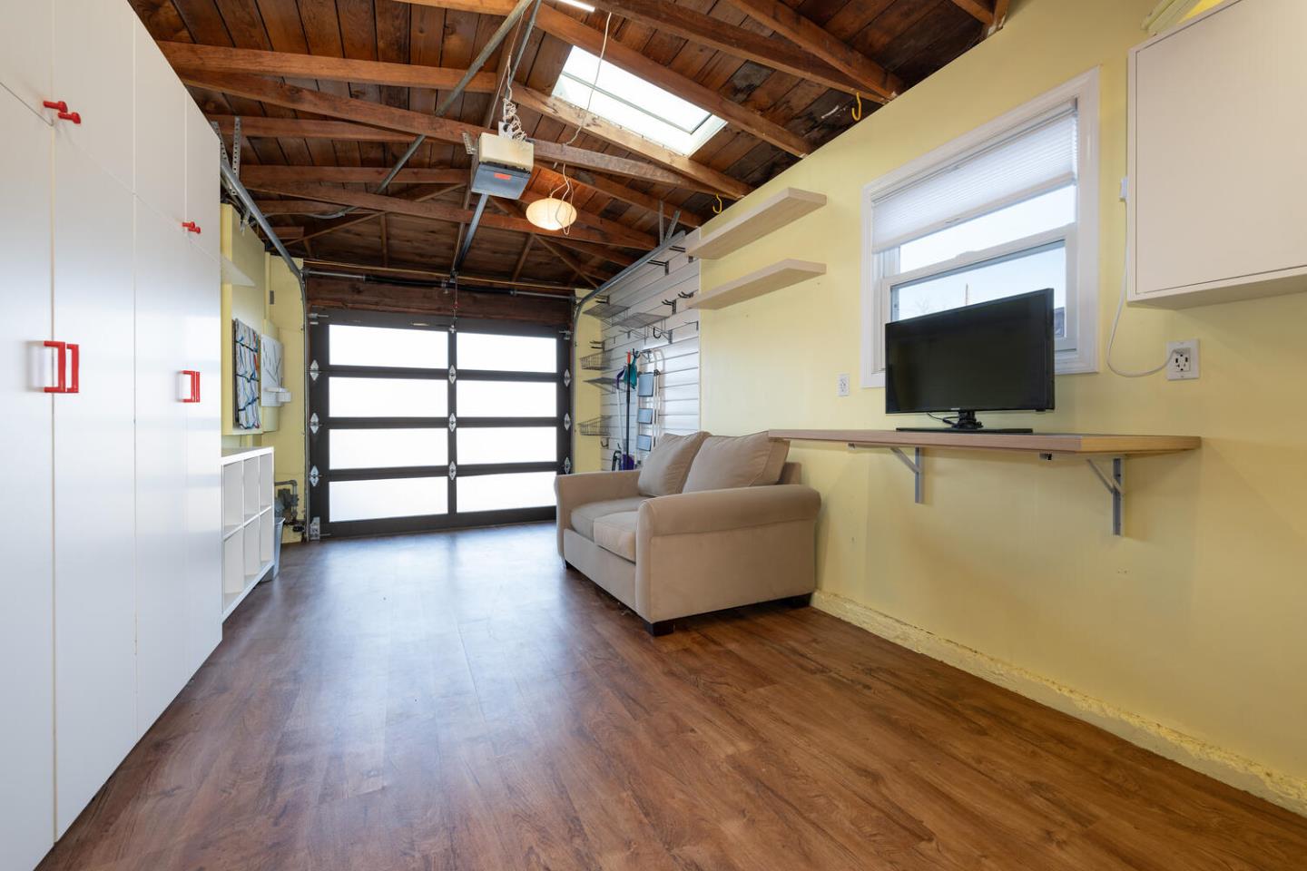 1354 Oakhurst AVE