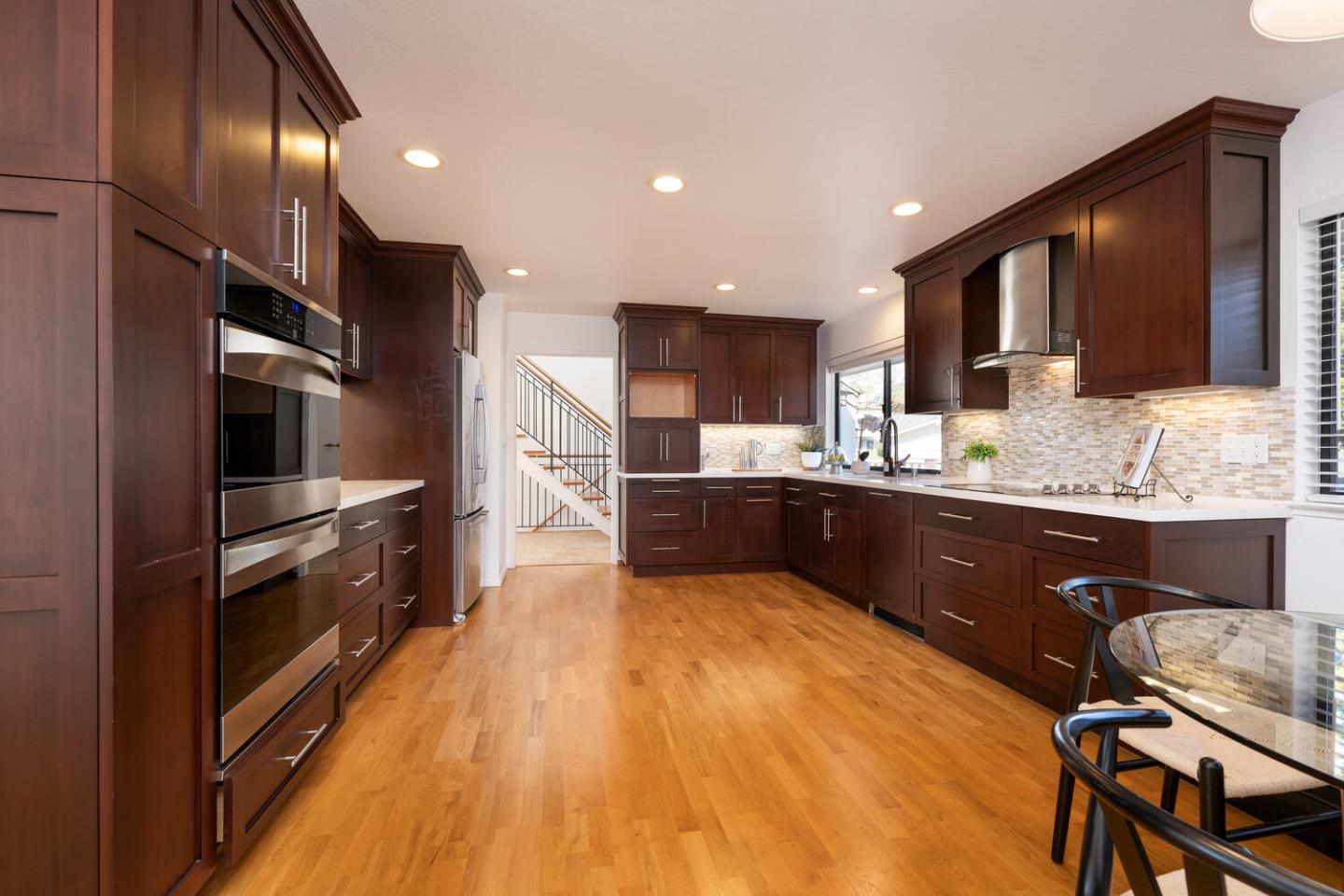 1075 Deanna DR