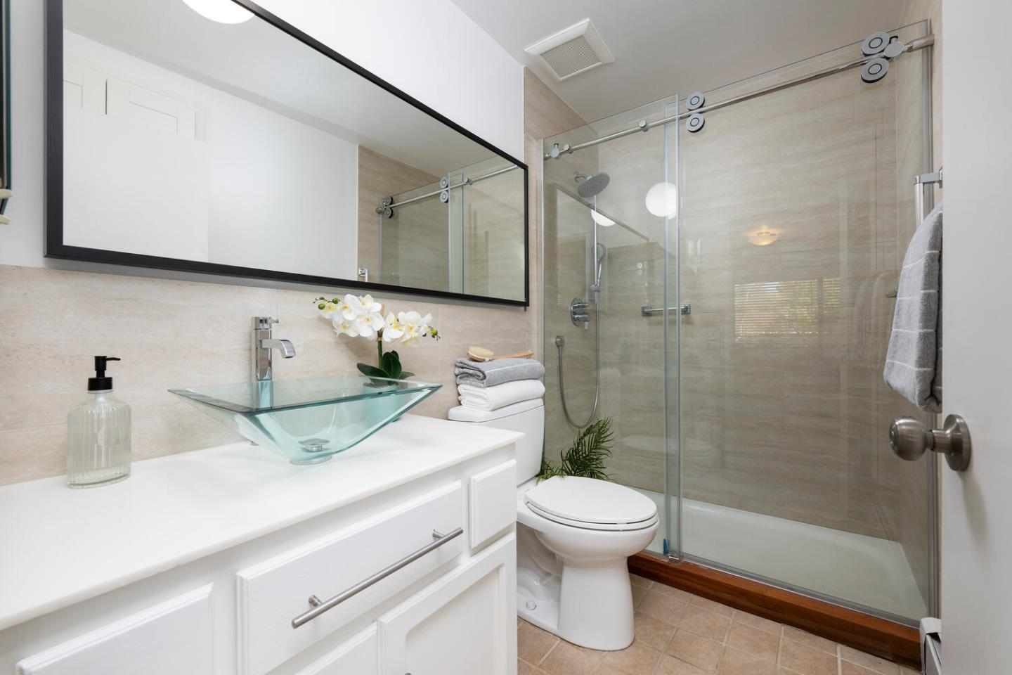 1075 Deanna DR
