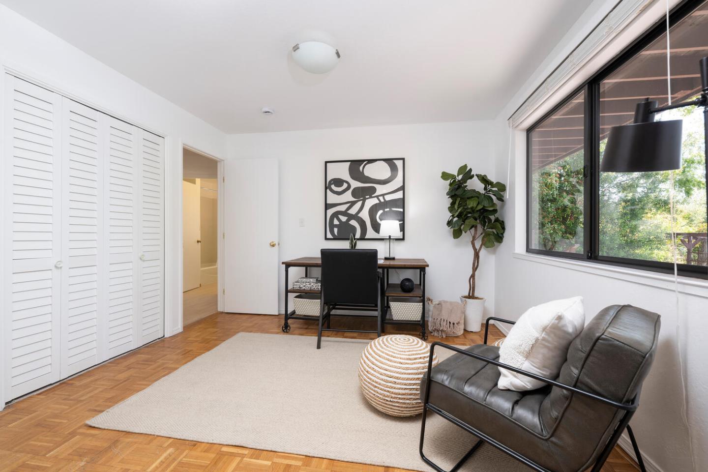 1075 Deanna DR