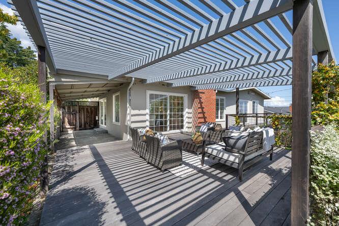 3793 Red Oak WAY