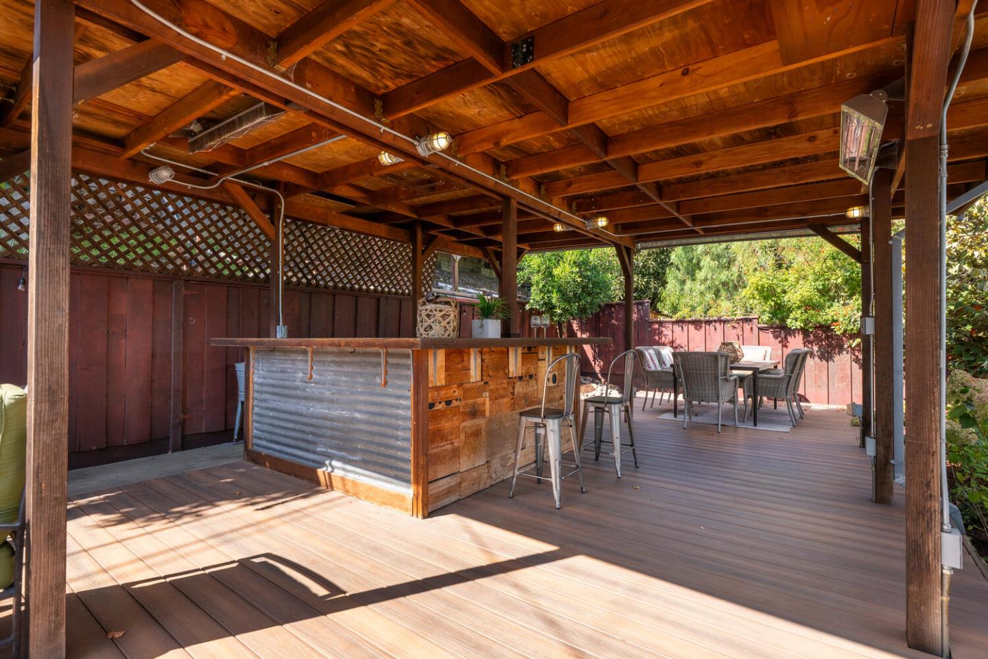 956 Tamarack Avenue