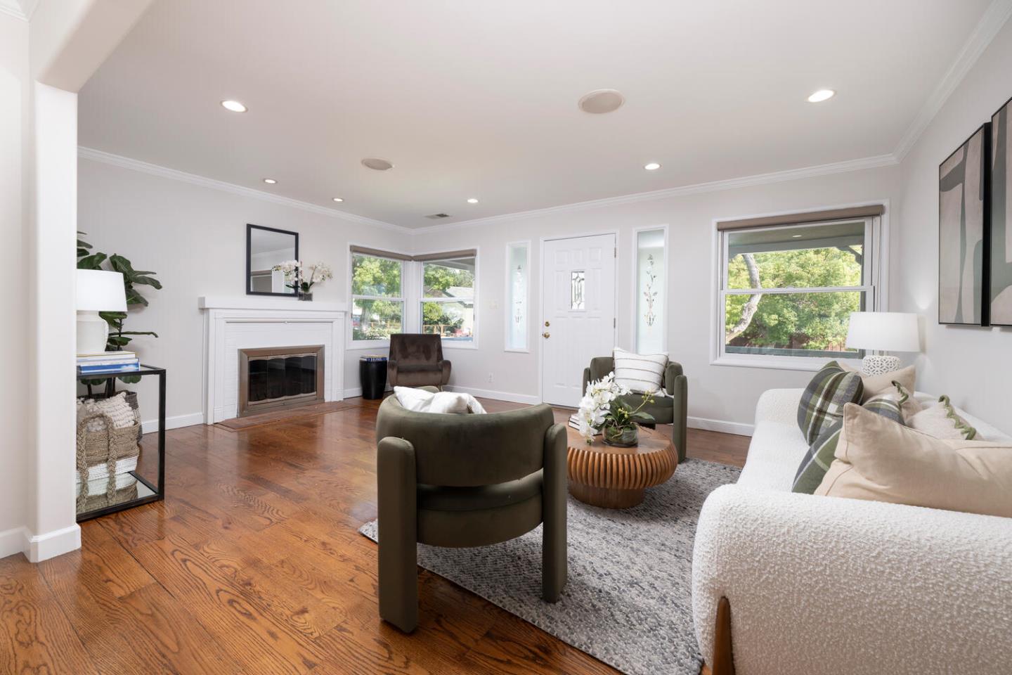 956 Tamarack Avenue