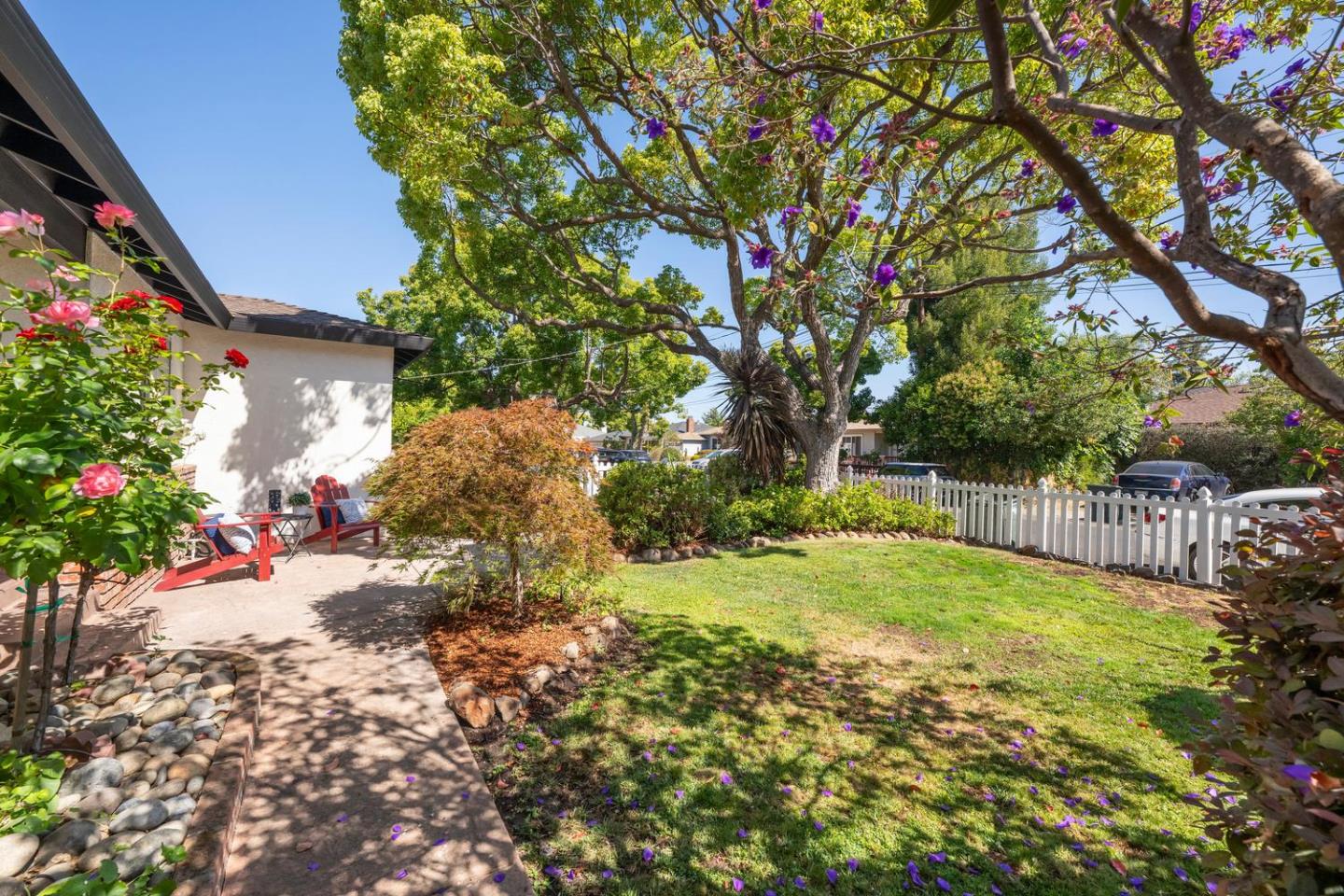 10 Greenwood LN